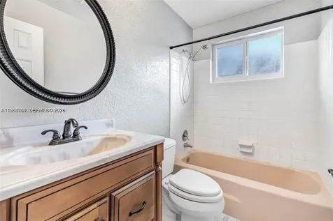 735 NE 38th Street Oakland Park FL 33334