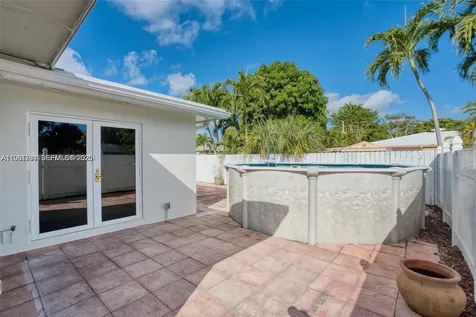 735 NE 38th Street Oakland Park FL 33334