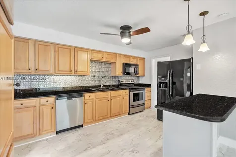 735 NE 38th Street Oakland Park FL 33334