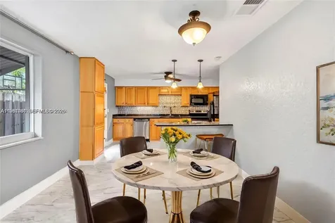 735 NE 38th Street Oakland Park FL 33334