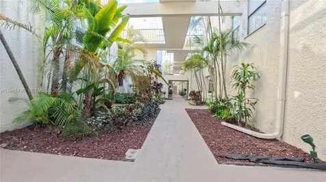 20300 W Country Club Drive Aventura FL 33180
