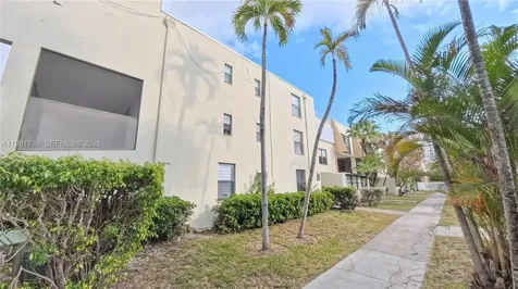 20300 W Country Club Drive Aventura FL 33180