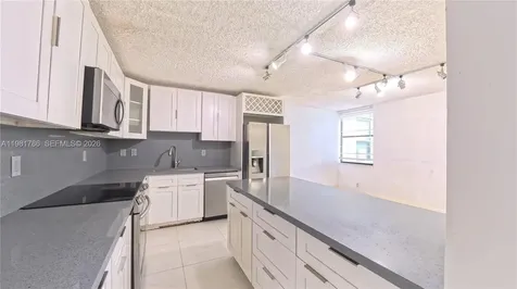 20300 W Country Club Drive Aventura FL 33180