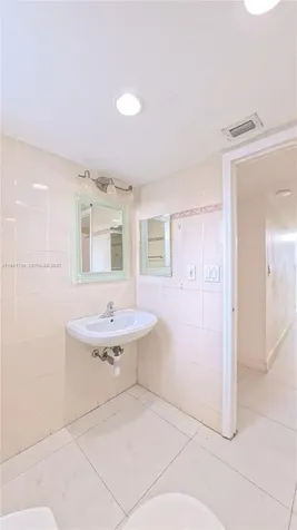 20300 W Country Club Drive Aventura FL 33180