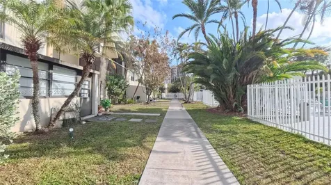 20300 W Country Club Drive Aventura FL 33180