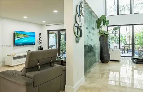 4957 NW 93rd Doral Place Doral FL 33178