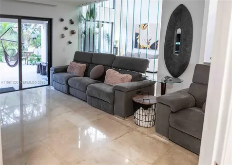 4957 NW 93rd Doral Place Doral FL 33178