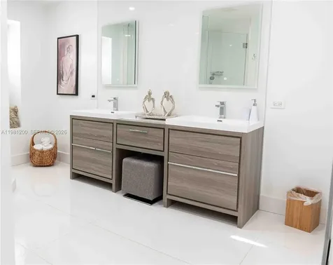 4957 NW 93rd Doral Place Doral FL 33178