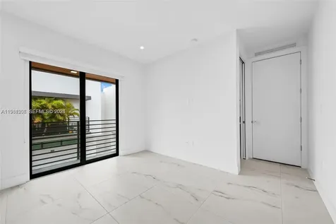 1056 N Victoria Park Road Fort Lauderdale FL 33304