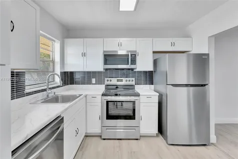 2060 NW 81st Avenue Pembroke Pines FL 33024
