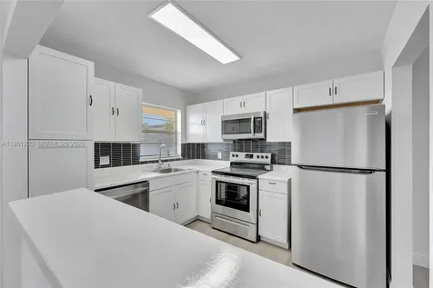 2060 NW 81st Avenue Pembroke Pines FL 33024