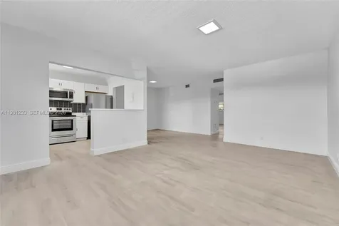 2060 NW 81st Avenue Pembroke Pines FL 33024