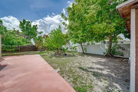 17950 NW 6th Court Miami Gardens FL 33169