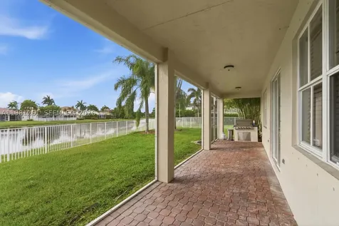 663 Live Oak Lane Weston FL 33327