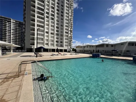 2750 NE 183rd Street Aventura FL 33160