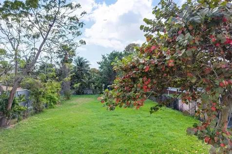 1922 NW 33rd Street Miami FL 33142