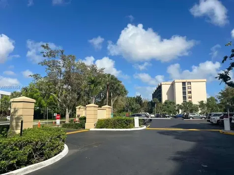 800 NE 195th Street Miami FL 33179