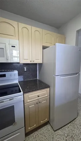 142 SW 18th Avenue Miami FL 33135