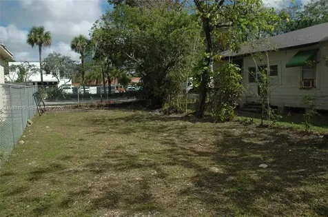 3817 Washington Avenue Miami FL 33133