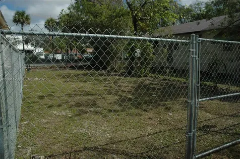 3817 Washington Avenue Miami FL 33133