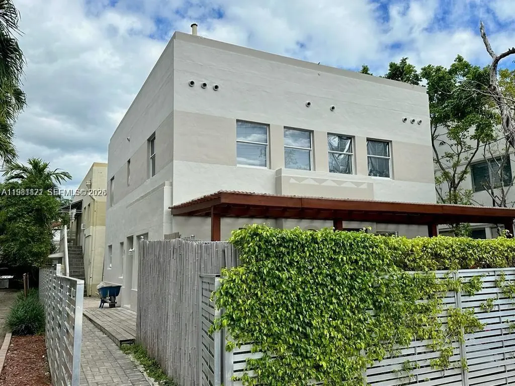 833 W 39th Street Miami Beach FL 33140