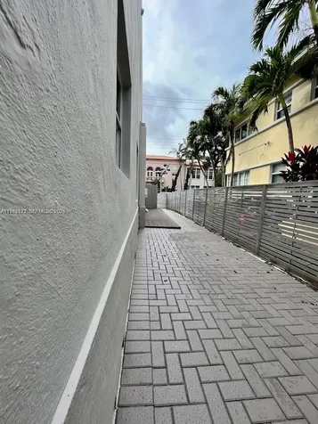 833 W 39th Street Miami Beach FL 33140