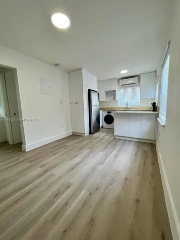 833 W 39th Street Miami Beach FL 33140