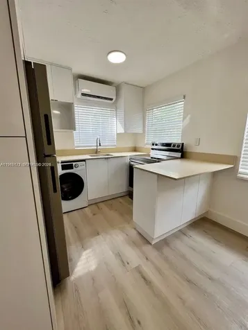 833 W 39th Street Miami Beach FL 33140