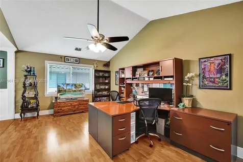 1741 W Oak Knoll Circle Davie FL 33324