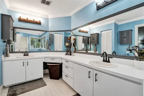1741 W Oak Knoll Circle Davie FL 33324