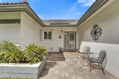 1741 W Oak Knoll Circle Davie FL 33324