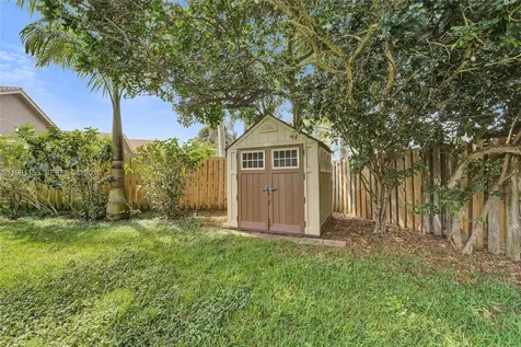 1741 W Oak Knoll Circle Davie FL 33324