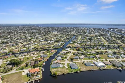 1105 SE 38 Street Cape Coral FL 33904