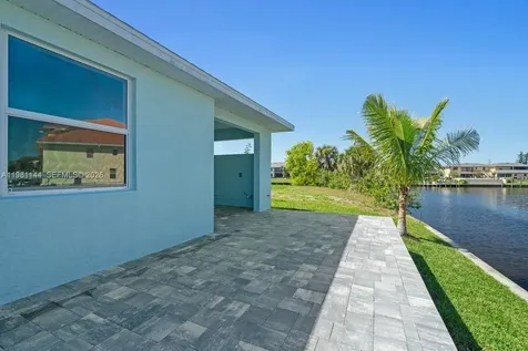 1105 SE 38 Street Cape Coral FL 33904