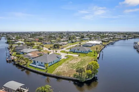 1105 SE 38 Street Cape Coral FL 33904
