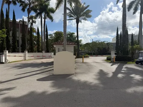 6709 N Kendall Drive Pinecrest FL 33156