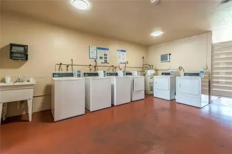 5300 Washington Street Hollywood FL 33021