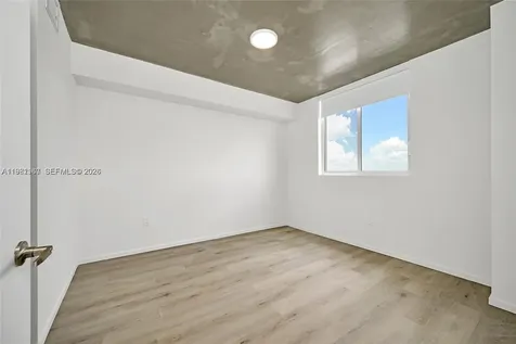 475 NE 125th North Miami FL 33161