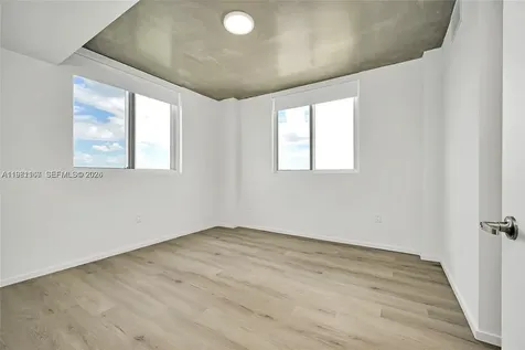 475 NE 125th North Miami FL 33161