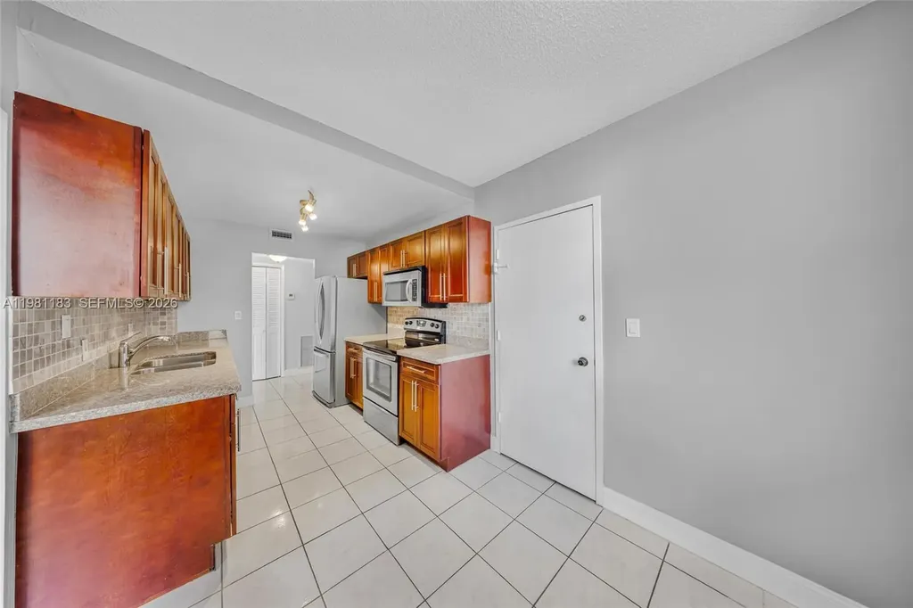 4350 Hillcrest Drive Hollywood FL 33021