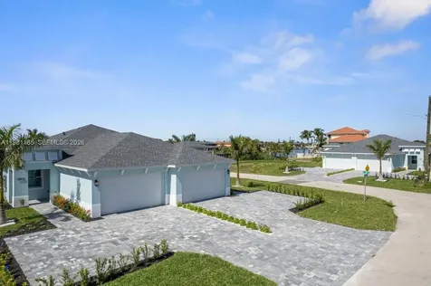 1107 SE 38 Street Cape Coral FL 33904