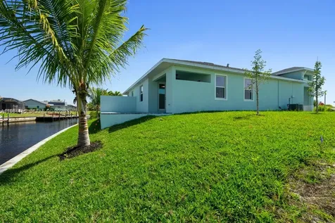 1107 SE 38 Street Cape Coral FL 33904
