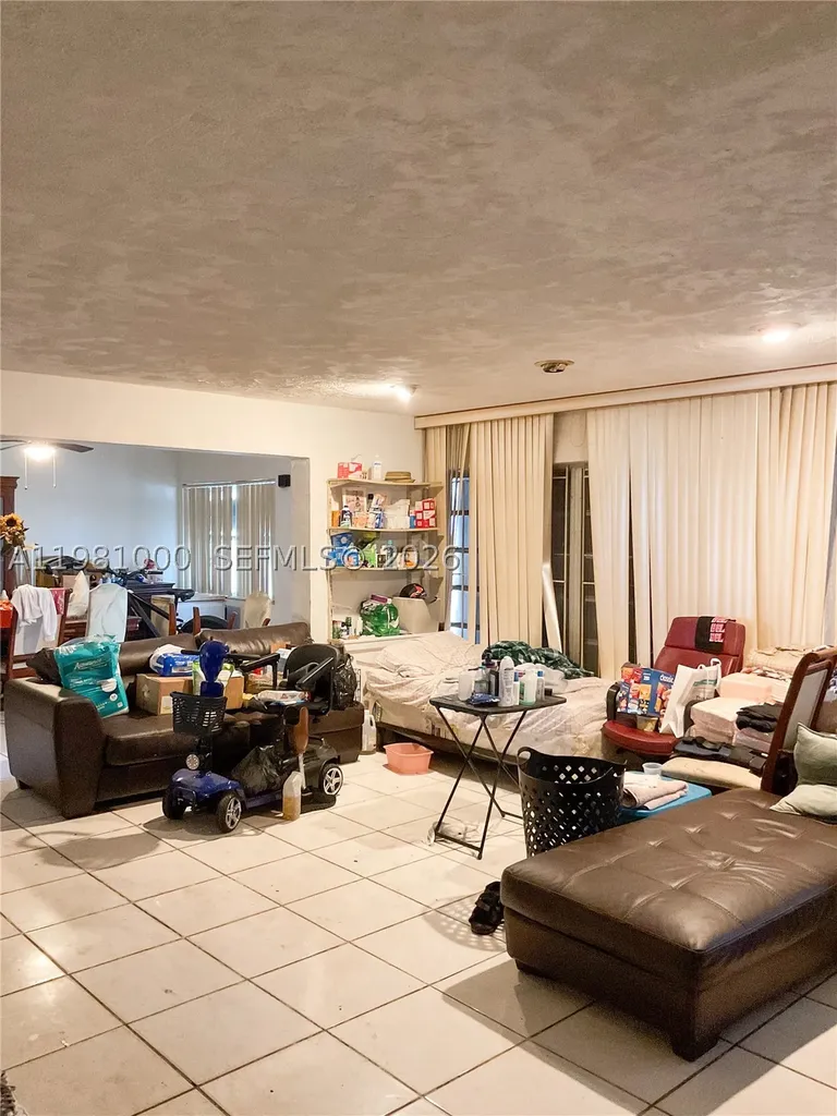 2515 SW 44th Avenue West Park FL 33023