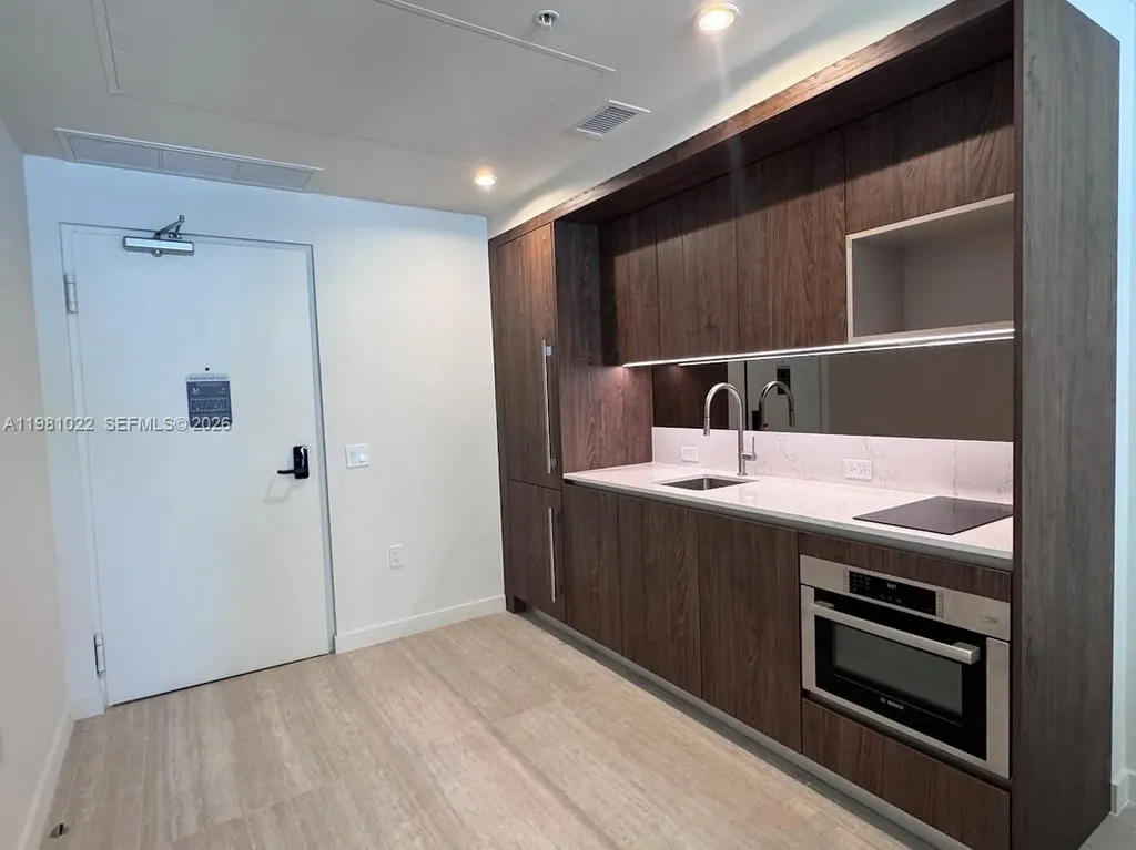 1611 SW 2nd Avenue Miami FL 33129