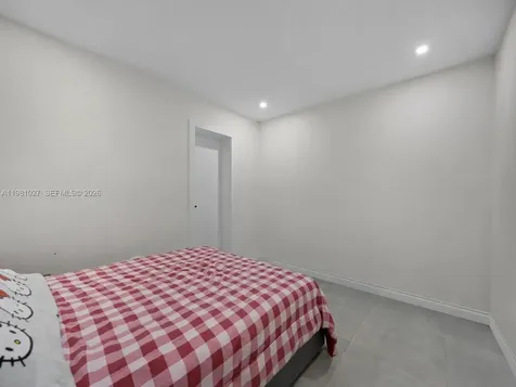 252 E 36th Street Hialeah FL 33013