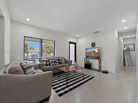 252 E 36th Street Hialeah FL 33013