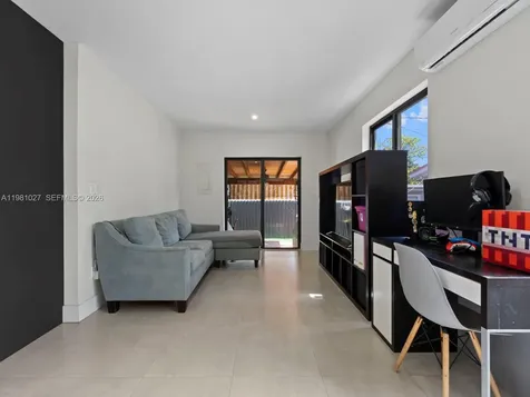 252 E 36th Street Hialeah FL 33013