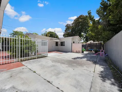 252 E 36th Street Hialeah FL 33013