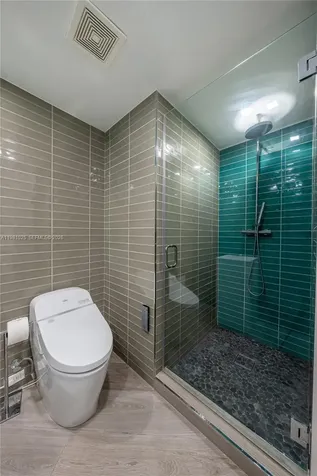 5255 Collins Avenue Miami Beach FL 33140
