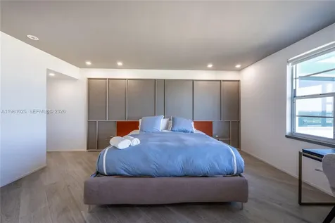 5255 Collins Avenue Miami Beach FL 33140